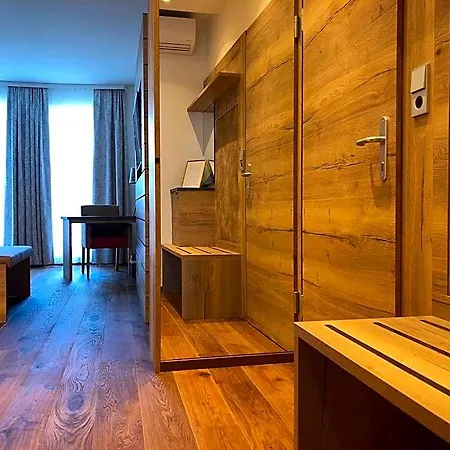Familie Hopfeld - Dreikoenigshof 4* Stockerau