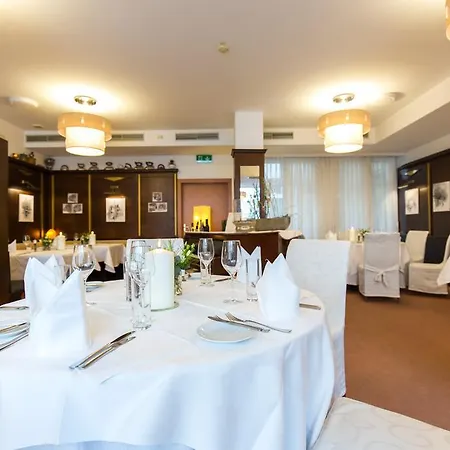 Familie Hopfeld - Dreikoenigshof Hotel Stockerau